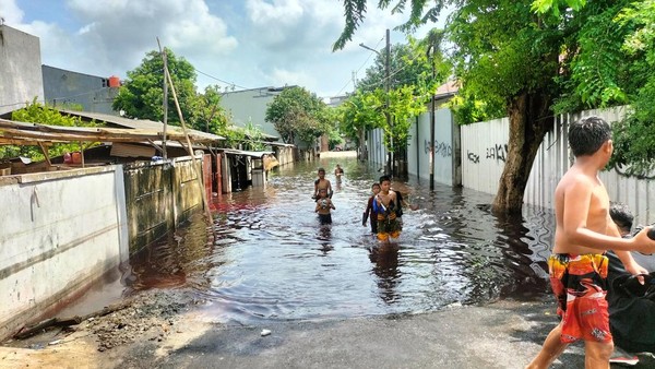 Kalideres Tergenang Banjir