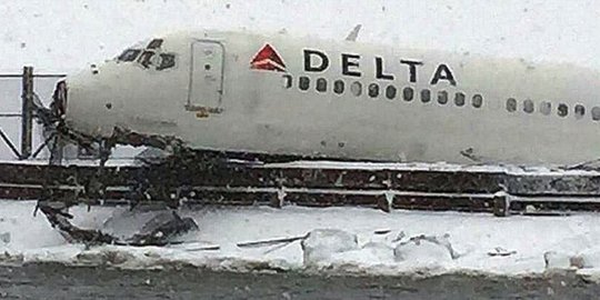 Delta Airlines Terjatuh