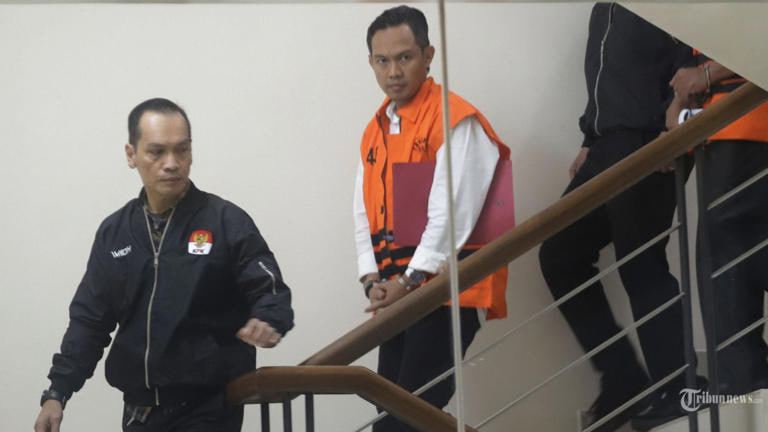 KPK Periksa Pejabat Terkait Korupsi THR Cilacap