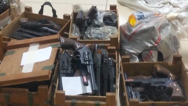 Polisi Usut Kasus Penemuan Senjata