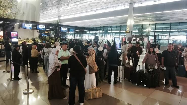 Penutupan Enam Bandara Akibat Erupsi Anak Krakatau